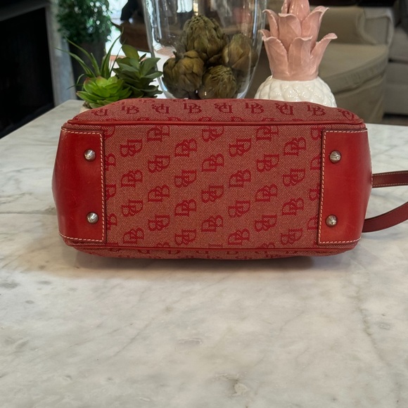 ❤️DOONEY & BOURKE RED SIGNATURE SATCHEL! - Picture 5 of 9